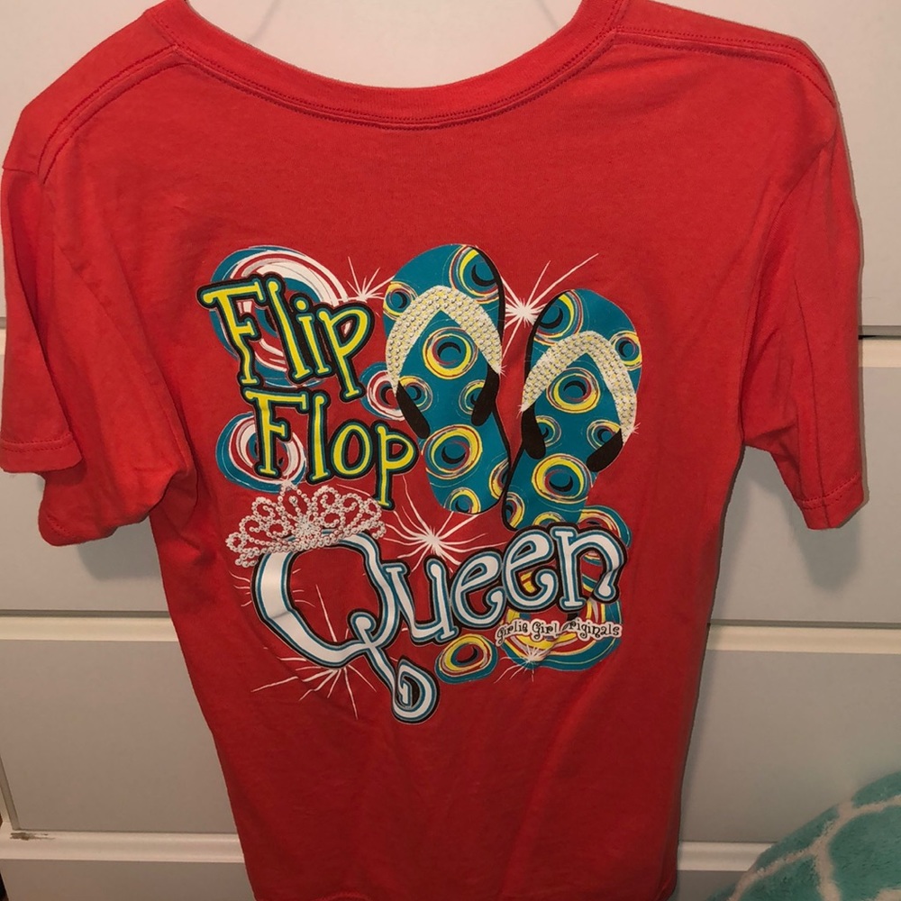 Girlie Girl Original shirt size S.